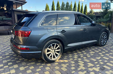 Внедорожник / Кроссовер Audi Q7 2016 в 