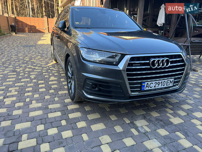 Позашляховик / Кросовер Audi Q7 2016 в Тростянці