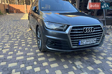 Внедорожник / Кроссовер Audi Q7 2016 в 