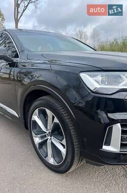 Внедорожник / Кроссовер Audi Q7 2021 в 