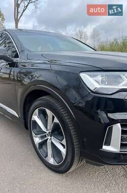 Позашляховик / Кросовер Audi Q7 2021 в Львові