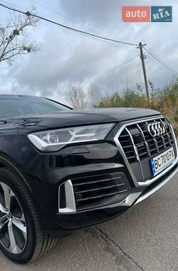 Внедорожник / Кроссовер Audi Q7 2021 в 