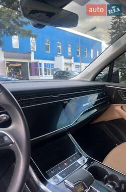 Внедорожник / Кроссовер Audi Q7 2021 в 