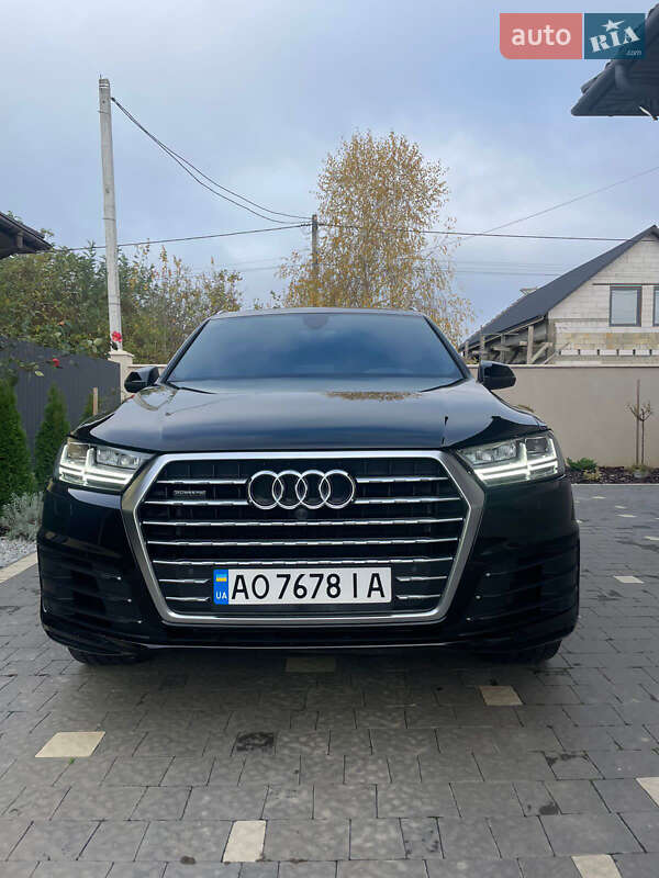 Внедорожник / Кроссовер Audi Q7 2017 в Ужгороде