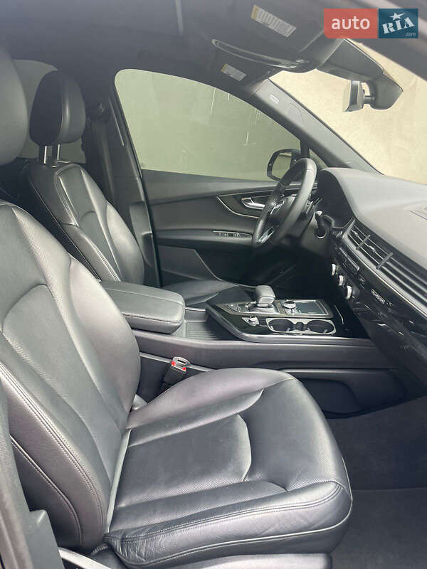 Внедорожник / Кроссовер Audi Q7 2017 в Ужгороде