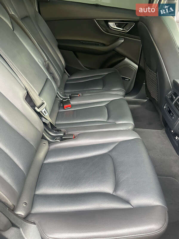 Внедорожник / Кроссовер Audi Q7 2017 в Ужгороде