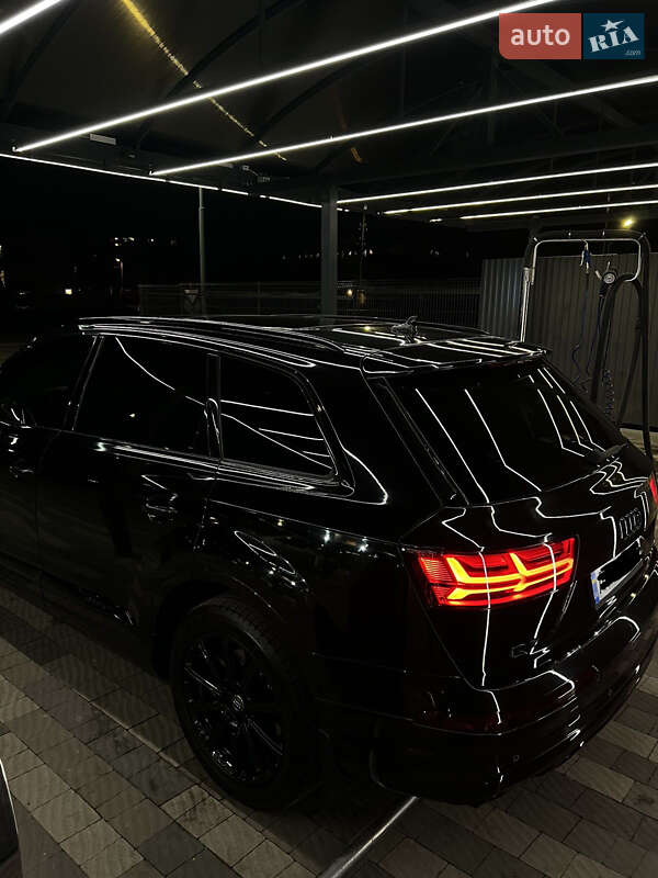 Внедорожник / Кроссовер Audi Q7 2017 в Павлограде