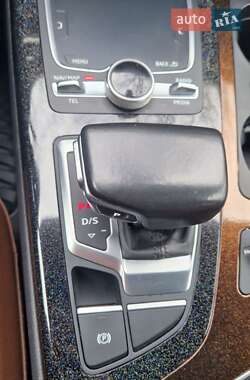 Внедорожник / Кроссовер Audi Q7 2016 в 