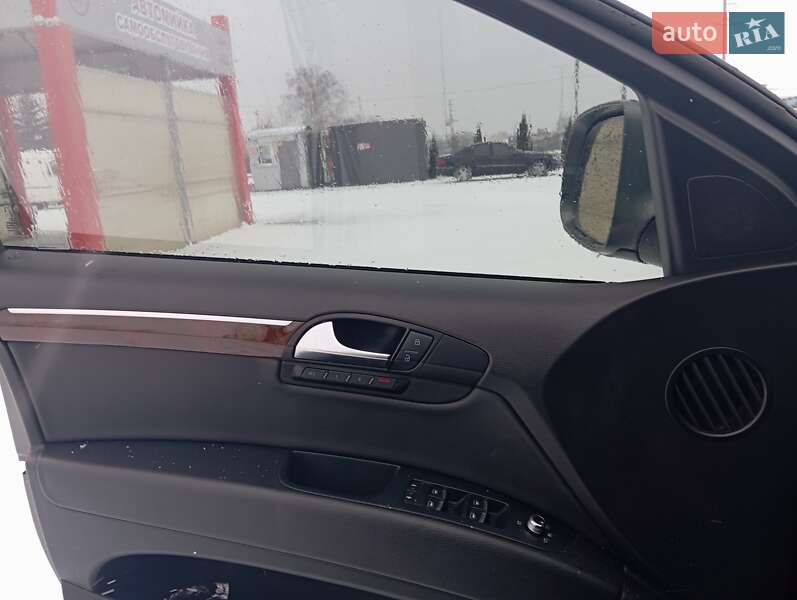 Внедорожник / Кроссовер Audi Q7 2011 в Нововолынске