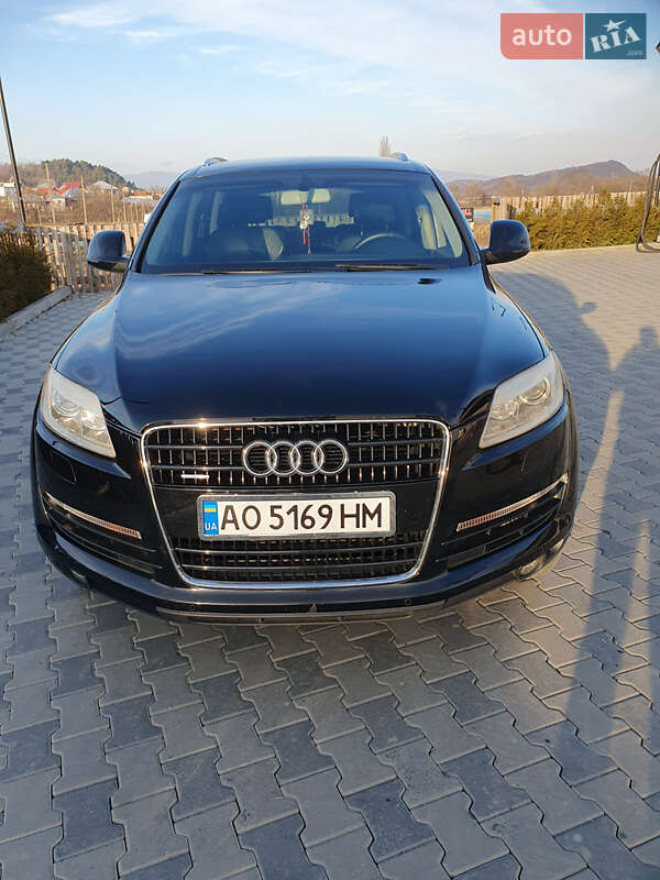 Внедорожник / Кроссовер Audi Q7 2007 в Ужгороде