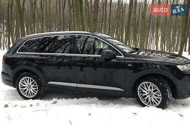 Внедорожник / Кроссовер Audi Q7 2016 в 