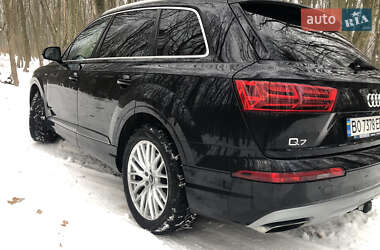 Внедорожник / Кроссовер Audi Q7 2016 в 