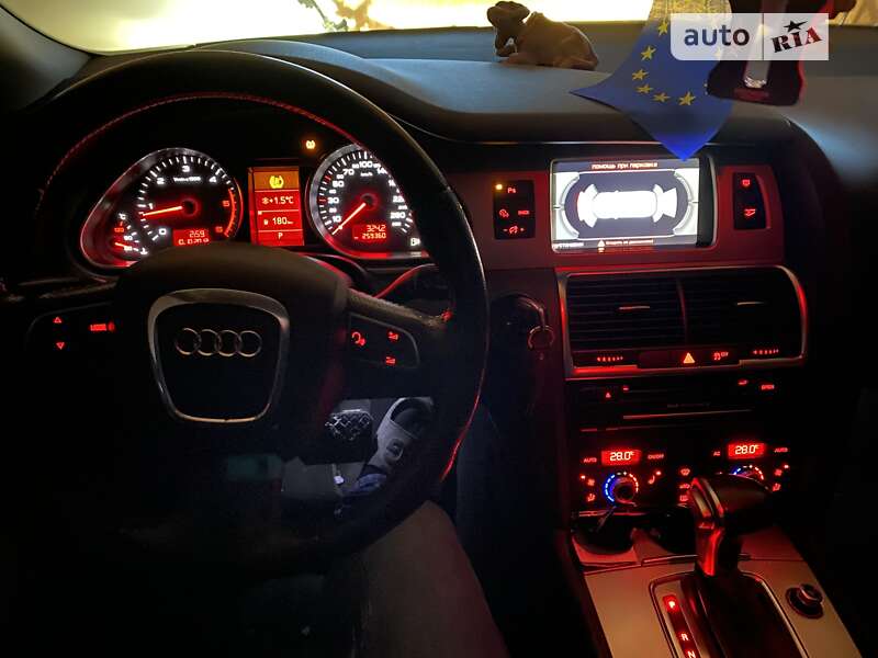 Позашляховик / Кросовер Audi Q7 2010 в Кореці