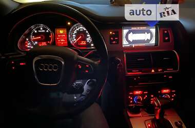 Позашляховик / Кросовер Audi Q7 2010 в 