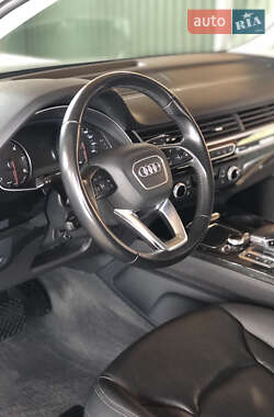 Внедорожник / Кроссовер Audi Q7 2016 в 