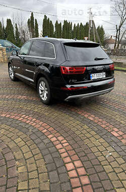 Позашляховик / Кросовер Audi Q7 2015 в 