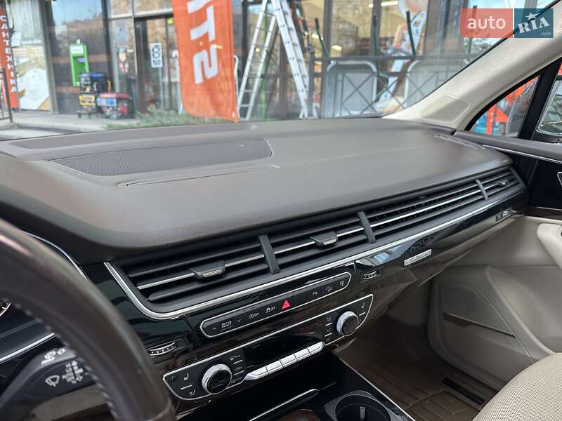 Позашляховик / Кросовер Audi Q7 2016 в Івано-Франківську