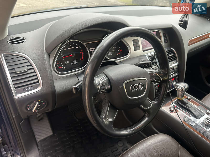 Позашляховик / Кросовер Audi Q7 2012 в Ужгороді