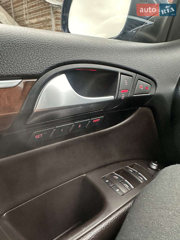 Позашляховик / Кросовер Audi Q7 2012 в Ужгороді