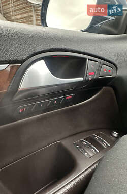 Позашляховик / Кросовер Audi Q7 2012 в 