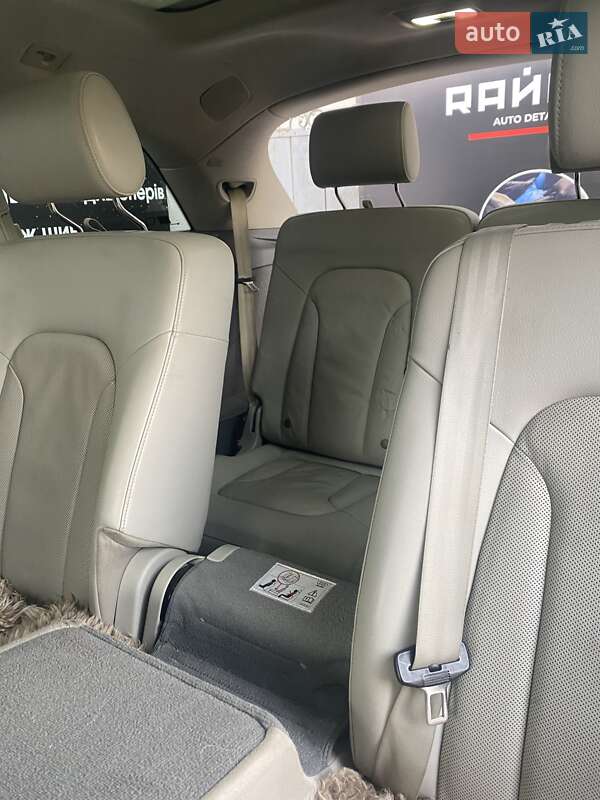 Позашляховик / Кросовер Audi Q7 2010 в Буську