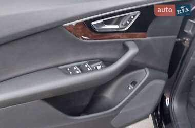 Внедорожник / Кроссовер Audi Q7 2015 в 