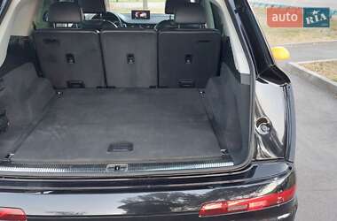 Внедорожник / Кроссовер Audi Q7 2015 в 