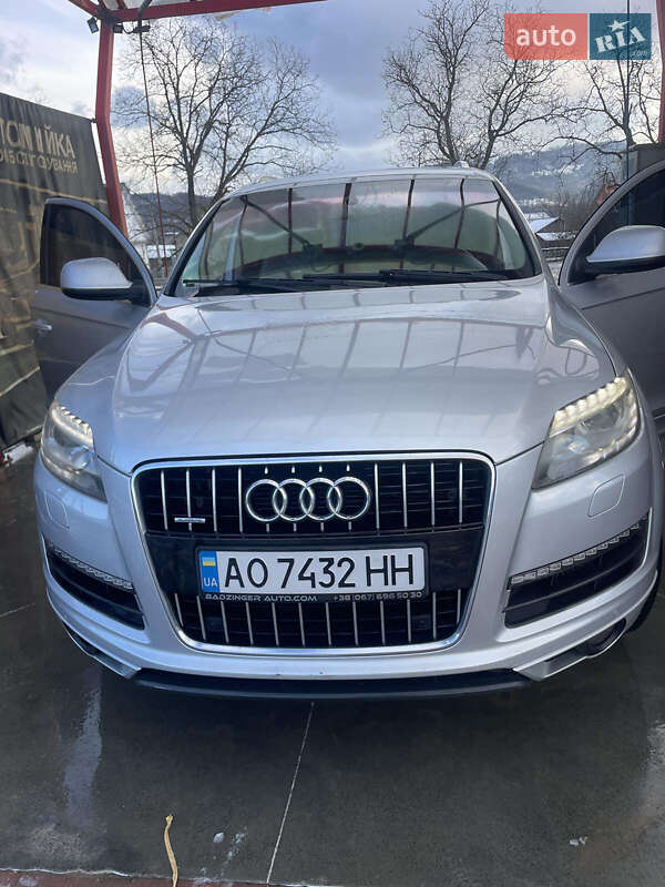 Внедорожник / Кроссовер Audi Q7 2010 в Тячеве