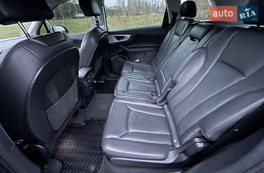 Позашляховик / Кросовер Audi Q7 2015 в 
