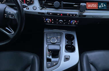 Позашляховик / Кросовер Audi Q7 2015 в 