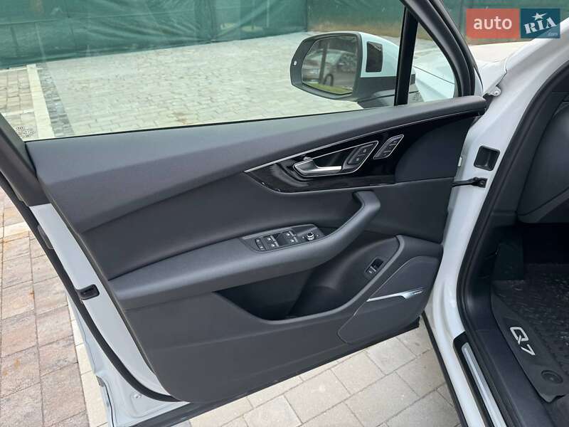 Внедорожник / Кроссовер Audi Q7 2018 в Ужгороде