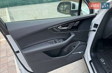 Внедорожник / Кроссовер Audi Q7 2018 в 