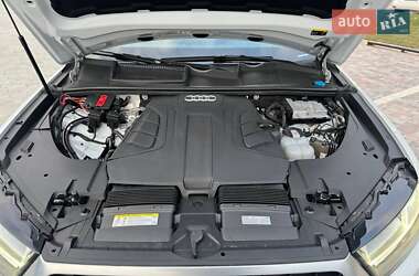Внедорожник / Кроссовер Audi Q7 2018 в 