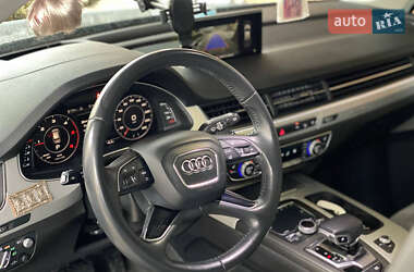 Позашляховик / Кросовер Audi Q7 2018 в 