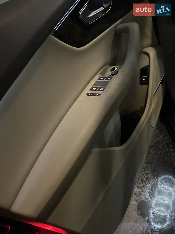 Audi Q7 2016 VIN WA1LAAF72HD014534 фото оголошення 13 з 54