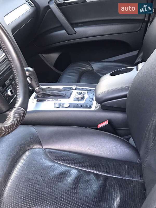 Внедорожник / Кроссовер Audi Q7 2011 в Новой Ушице