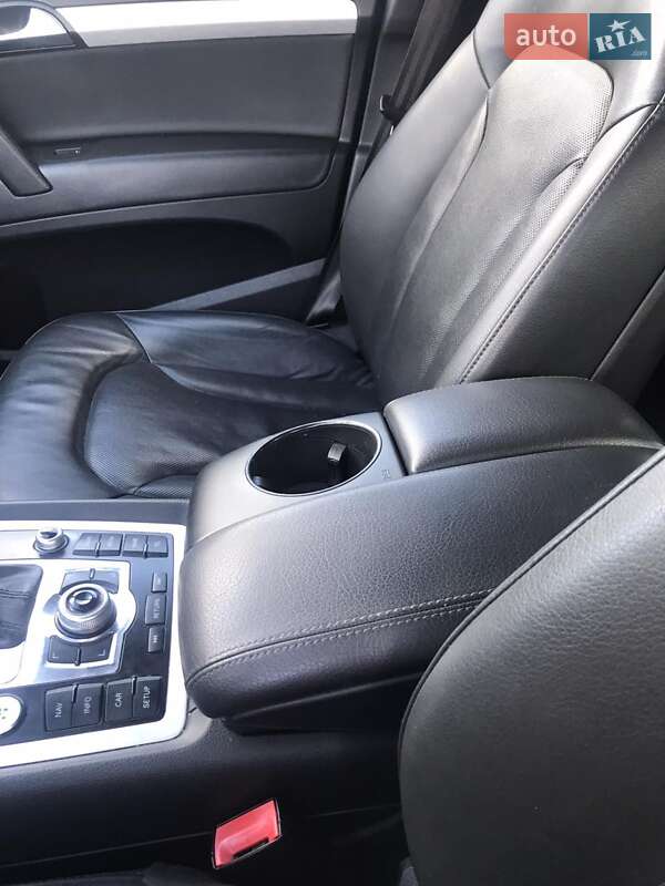 Внедорожник / Кроссовер Audi Q7 2011 в Новой Ушице