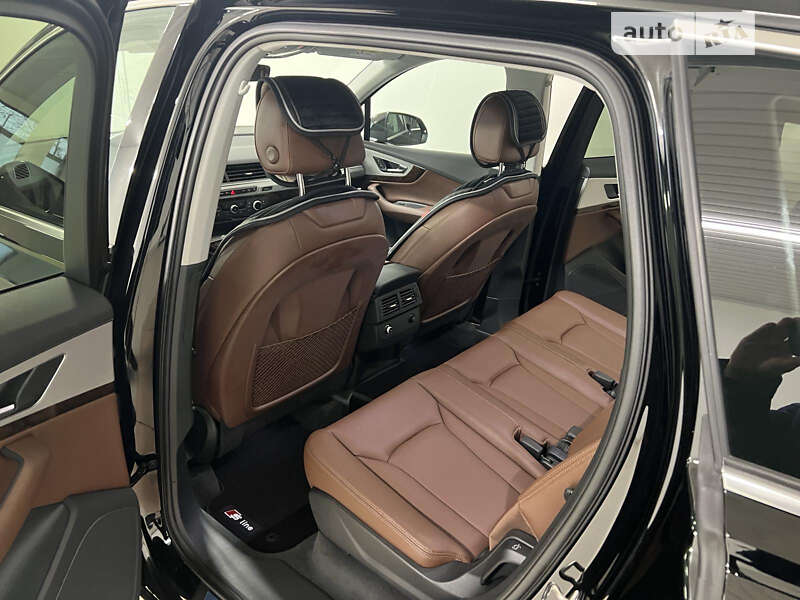 Внедорожник / Кроссовер Audi Q7 2017 в Хмельницком