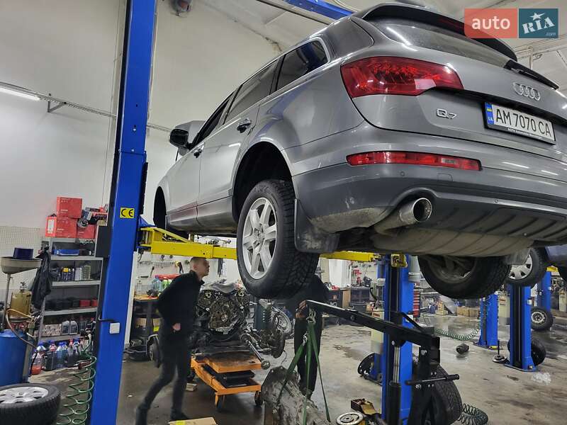 Позашляховик / Кросовер Audi Q7 2011 в Романіву