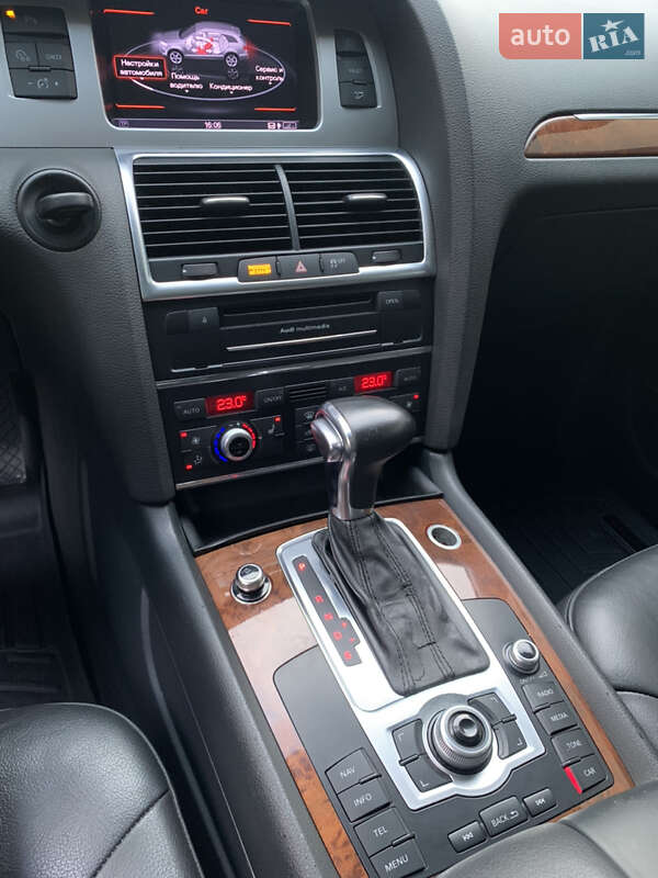 Позашляховик / Кросовер Audi Q7 2013 в Мукачевому