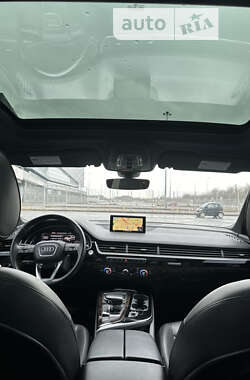 Позашляховик / Кросовер Audi Q7 2017 в 