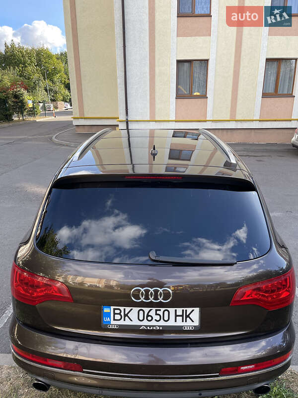 Позашляховик / Кросовер Audi Q7 2011 в Рівному