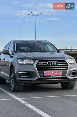 Внедорожник / Кроссовер Audi Q7 2017 в 