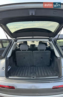 Внедорожник / Кроссовер Audi Q7 2017 в 