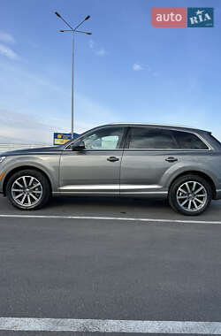 Внедорожник / Кроссовер Audi Q7 2017 в 