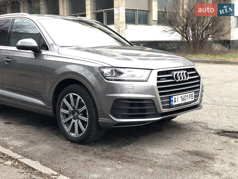 Позашляховик / Кросовер Audi Q7 2016 в Києві