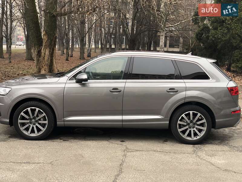 Позашляховик / Кросовер Audi Q7 2016 в Києві