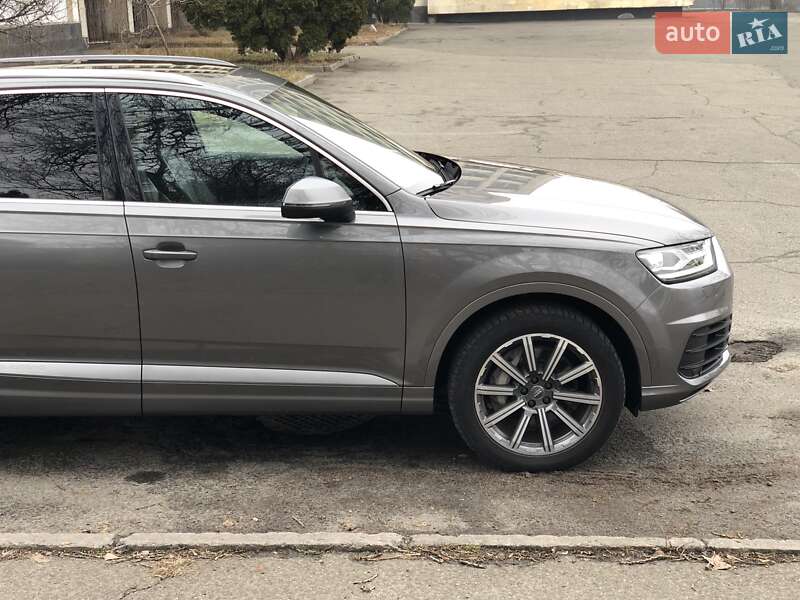 Позашляховик / Кросовер Audi Q7 2016 в Києві
