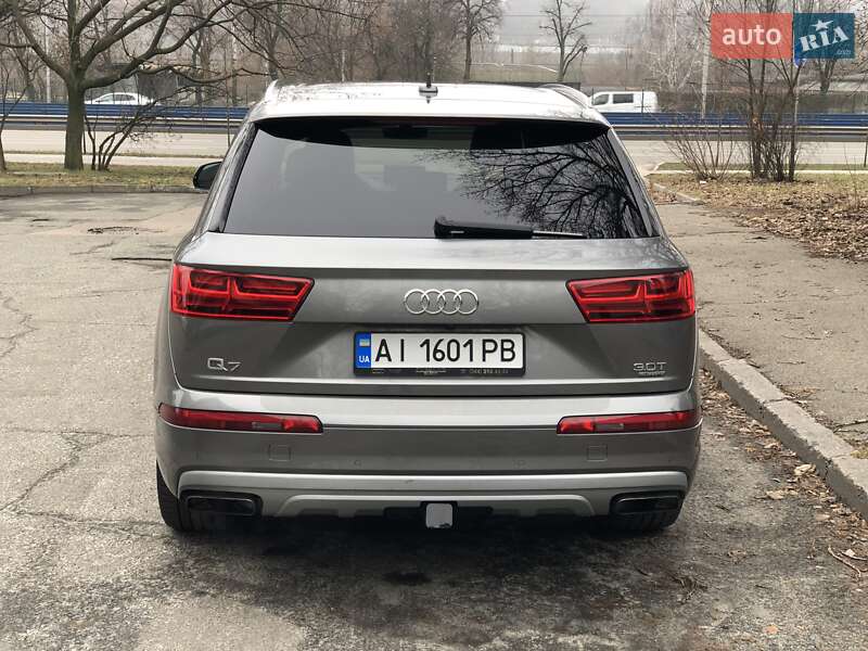 Позашляховик / Кросовер Audi Q7 2016 в Києві