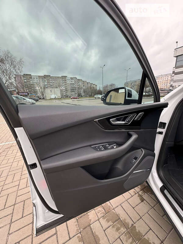 Внедорожник / Кроссовер Audi Q7 2017 в Черкассах